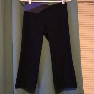Small Black Capri length under Armour pants